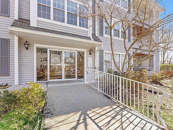 3rd image of 312 Raintree Ct
