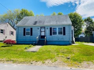 31 Belleview Ave, Tiverton, RI 02878
