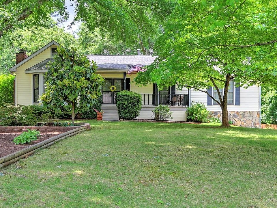 1st image of 216 Lexington Dr