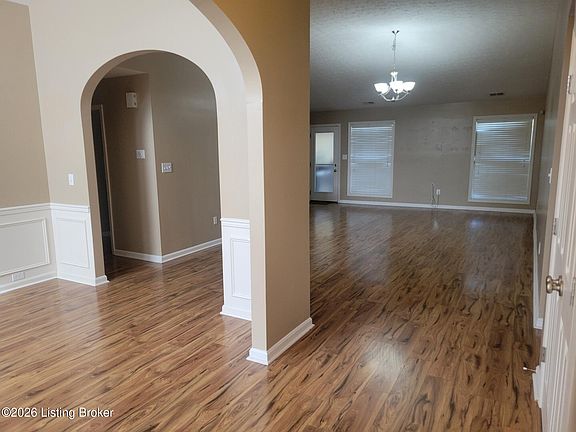 3rd image of 10507 Waycross Ave