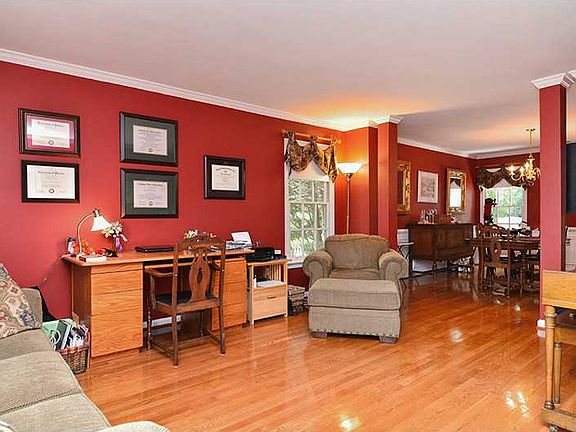 5th image of 3013 Holly Brook Dr