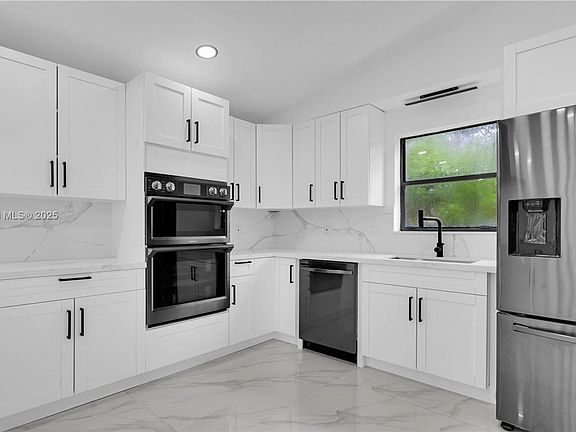 4th image of 2413 Gulfstream Ln