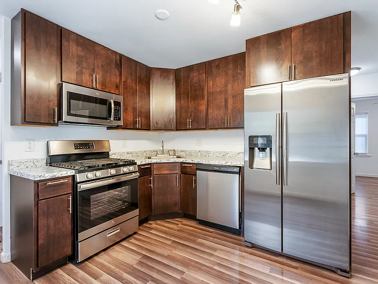 2360 Arrow St — Photo 8