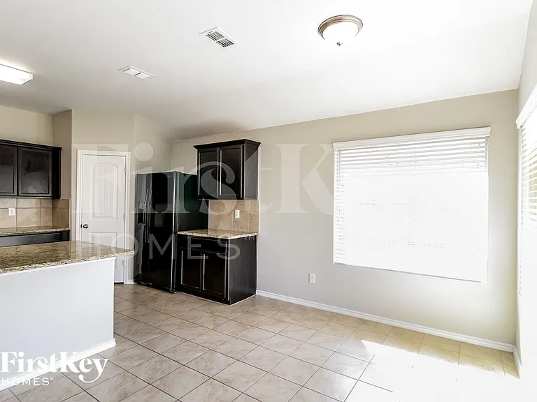 303 Preakness Ln — Photo 5