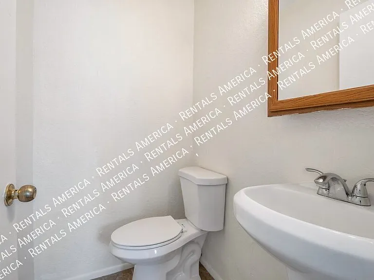 311 W Bealey Ave — Photo 13