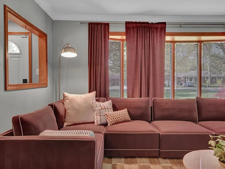 457 E Hurst Dr — Photo 15