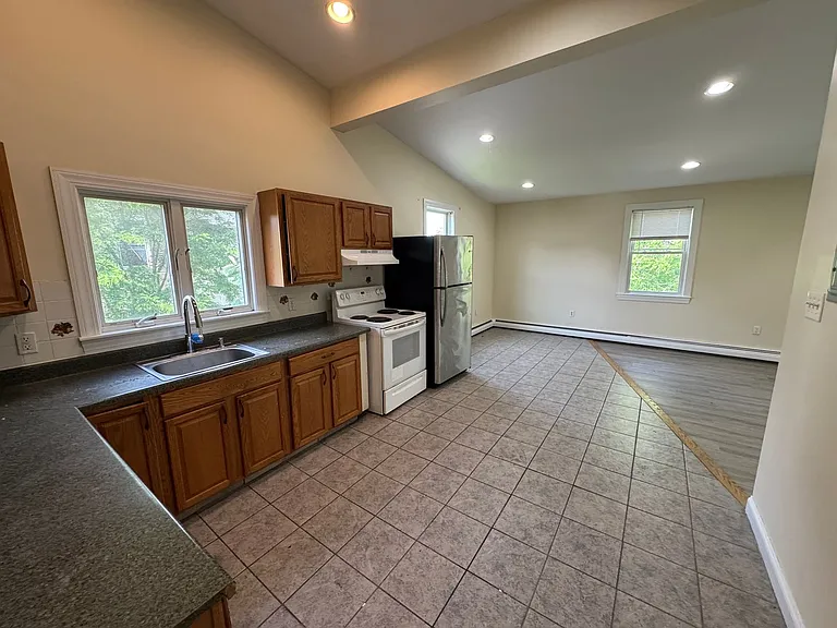 1-3 Yeaton Pl — Photo 8