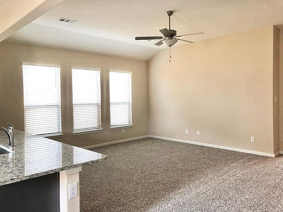 4th image of 305 Turquoise Ln