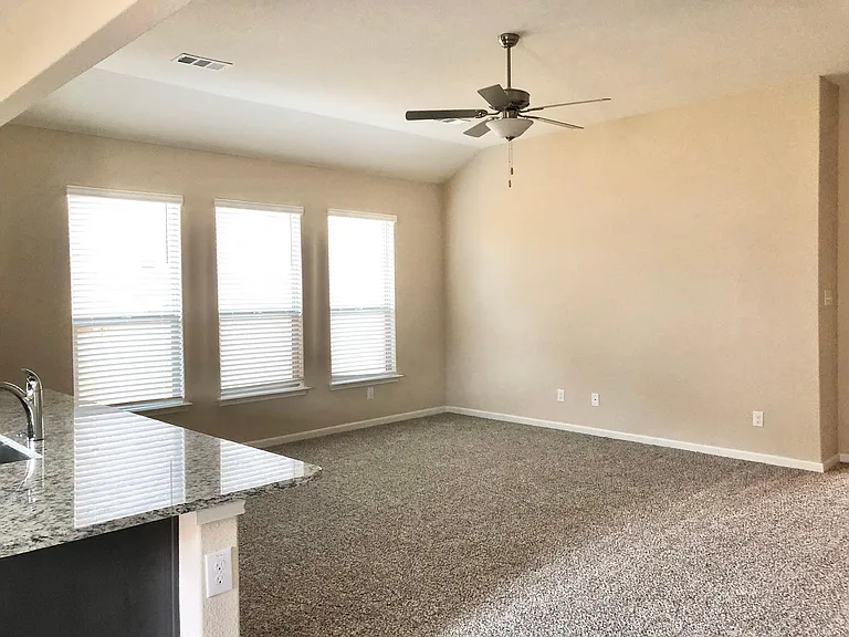 305 Turquoise Ln — Photo 4