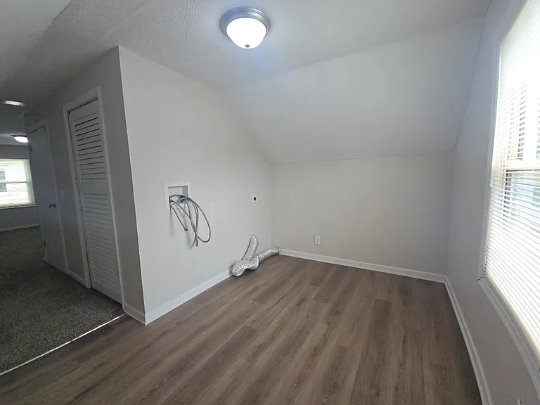 1011 Blakley Dr — Photo 7