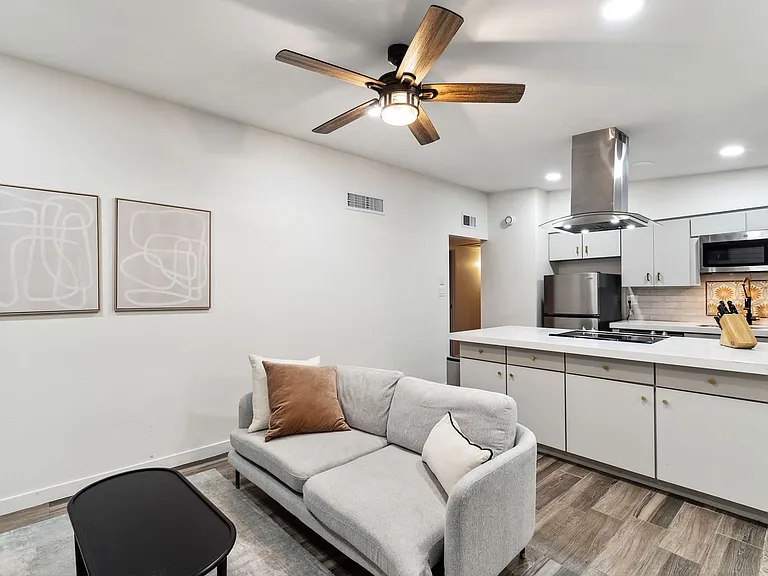 1249 E Bishop Dr — Photo 11