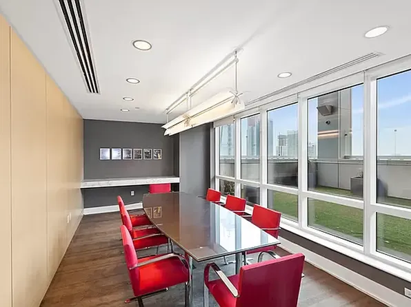 350 West 42nd Street image 19 of 19