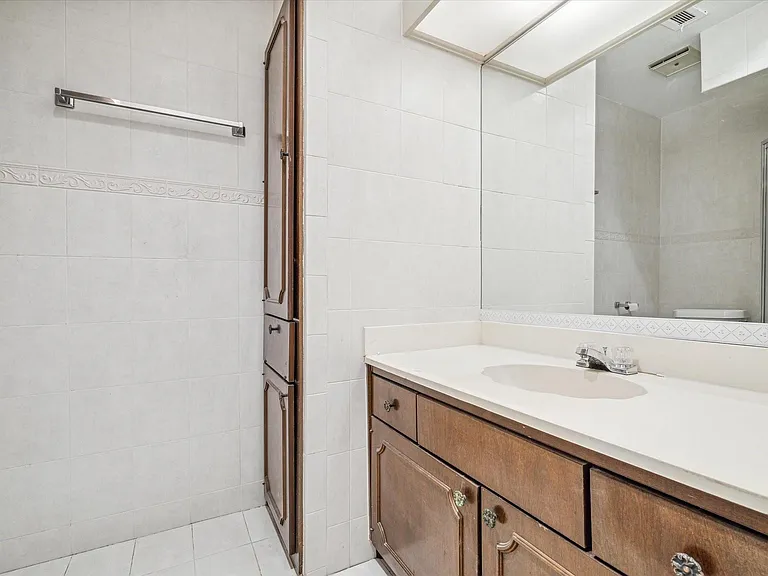 5815 Lynbrook Dr #103 — Photo 8