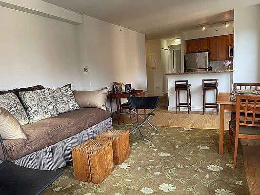 3rd image of 1500 Lexington Ave APT 4L