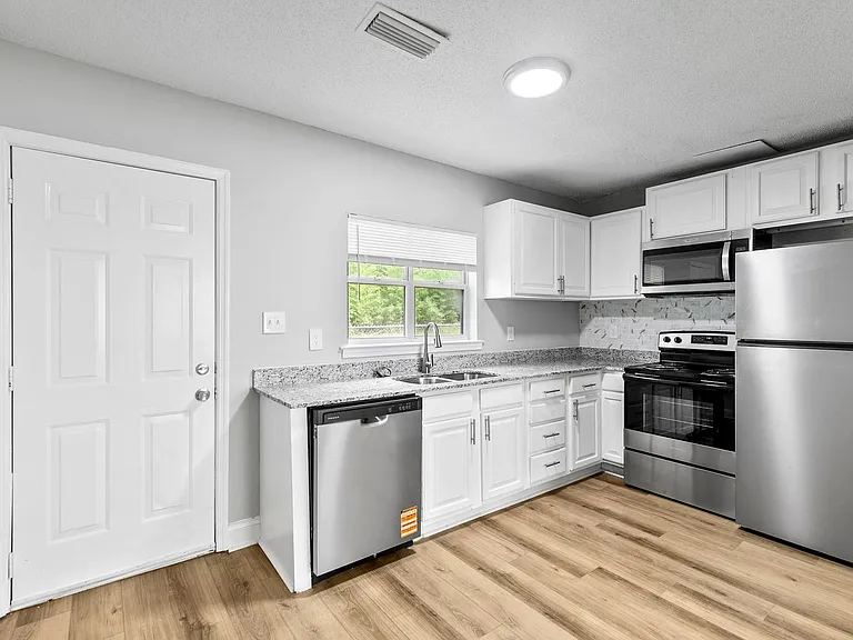 Bellview Apartments — Photo 24