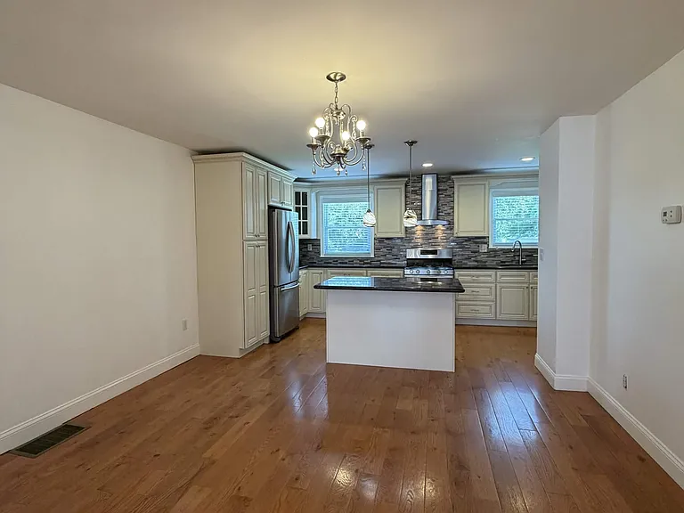 3646 Genesee Dr — Photo 2