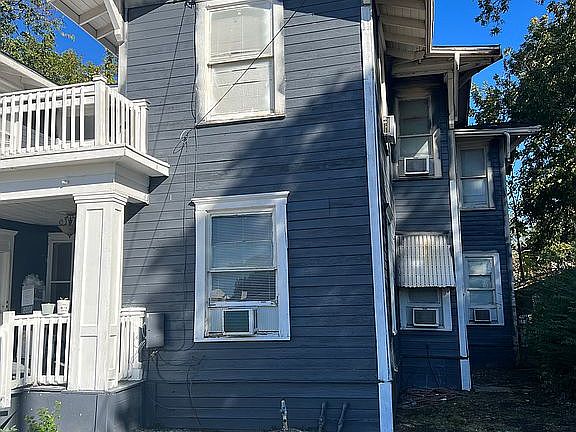 2nd image of 2906 Blades St