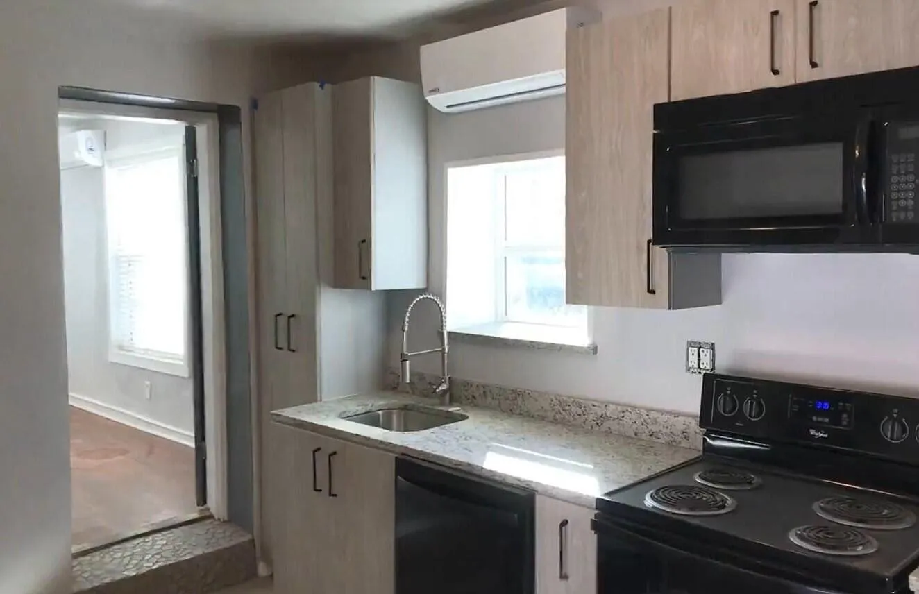1 bed, 1.0 bath, 700 sqft, $850 — Photo 2
