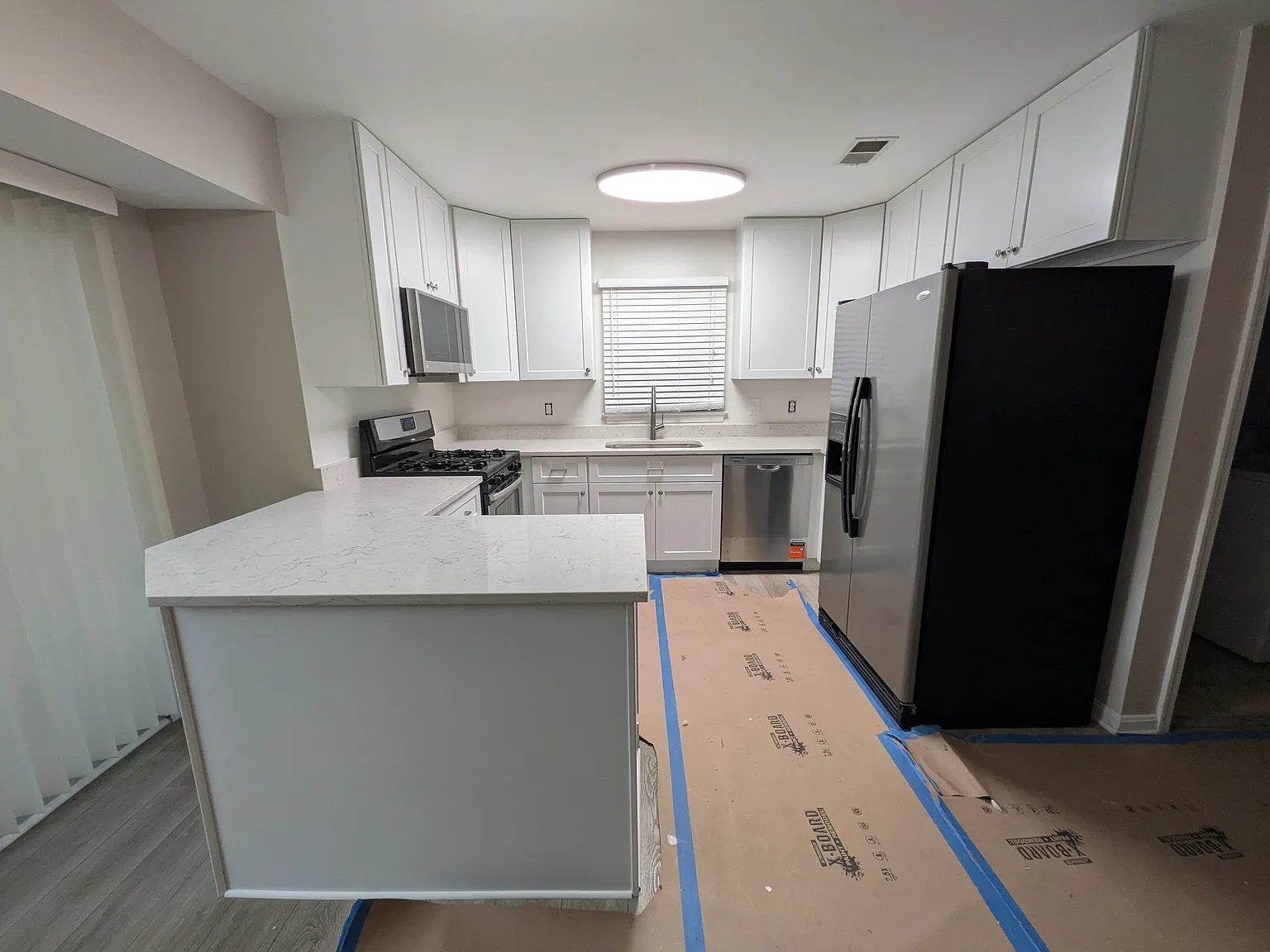 4 bed, 3.5 bath, 2883 sqft, $4,000 — Photo 2