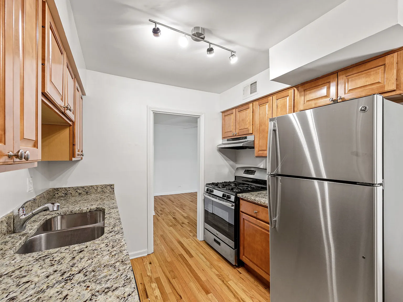 The Promenade Apartments — Photo 3