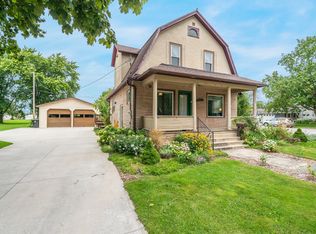 208 W Main St, HILBERT, WI 54129