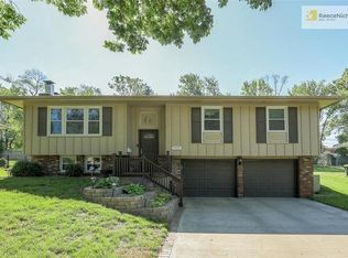 13101 Pennycross Rd, Lenexa, KS 66215