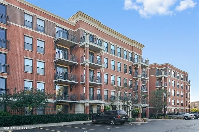 1st image of 2335 W Belle Plaine Ave APT 218