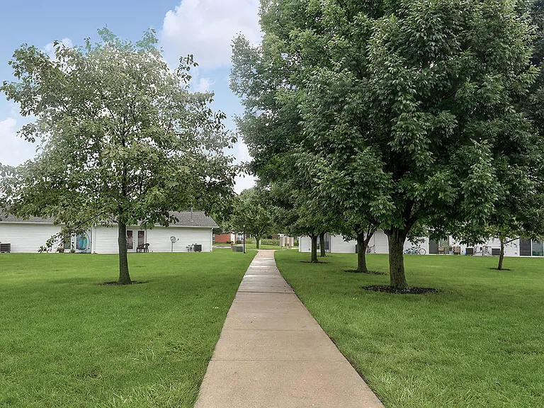 Apple Glen courtyard