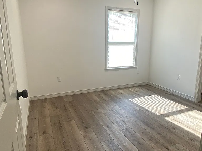 416 E G St #B — Photo 6