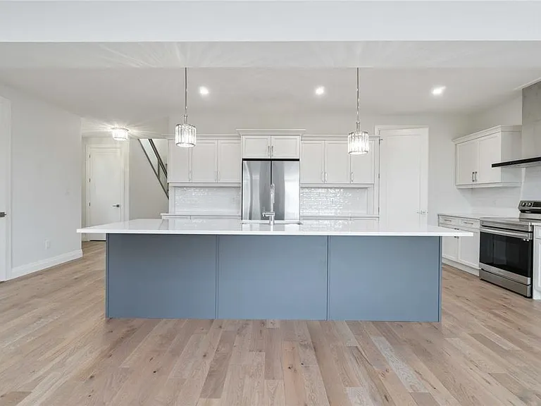 608 Sweetbay Cres #3 — Photo 4