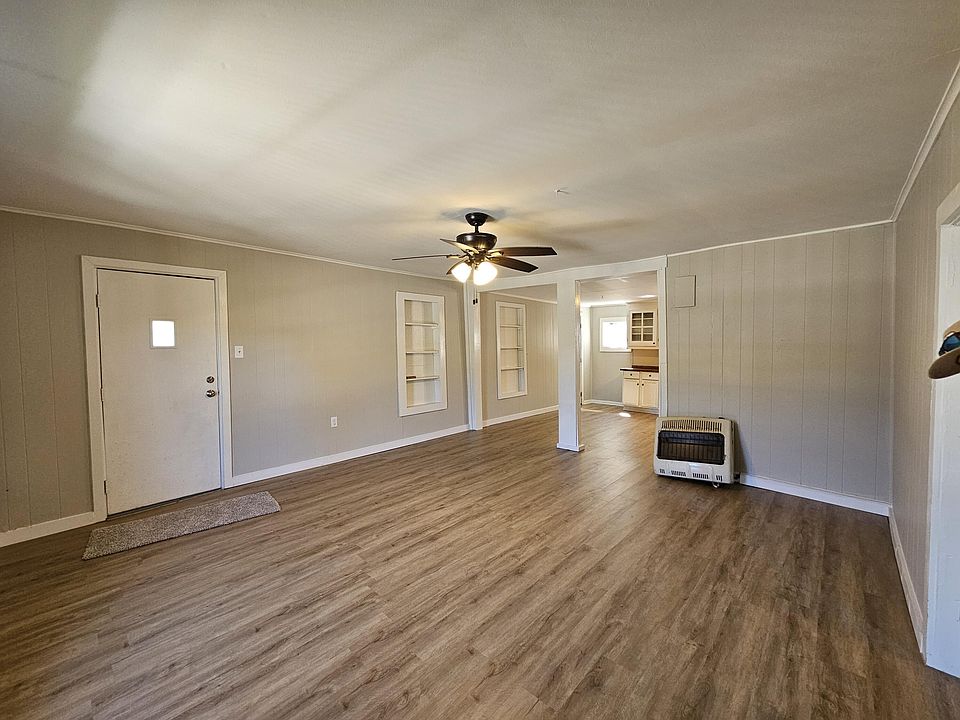 4th image of 20861 Lawrence 2108