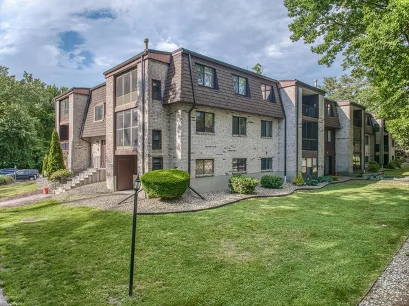 6 Greenbriar Dr APT 106, North Reading, MA 01864