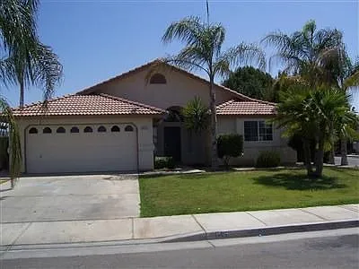 645 Hitchcock Ave photo 1