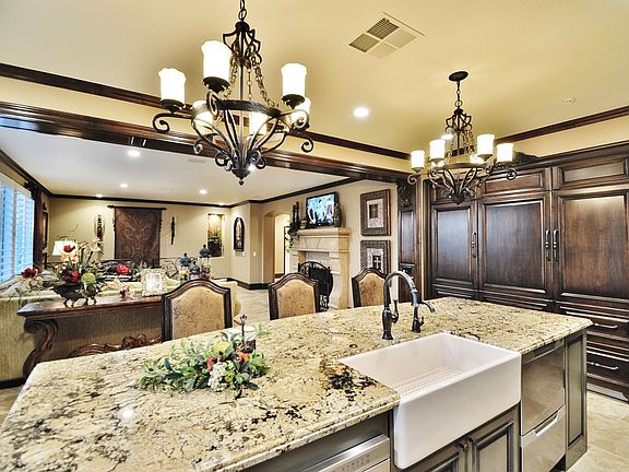 5th image of 2540 Vista Del Sol