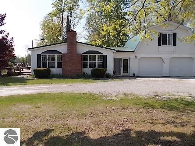1st image of 651 N Lakeview Dr