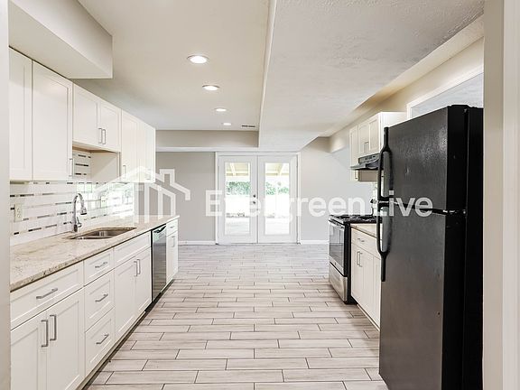 5th image of 5815 Penfield Pl