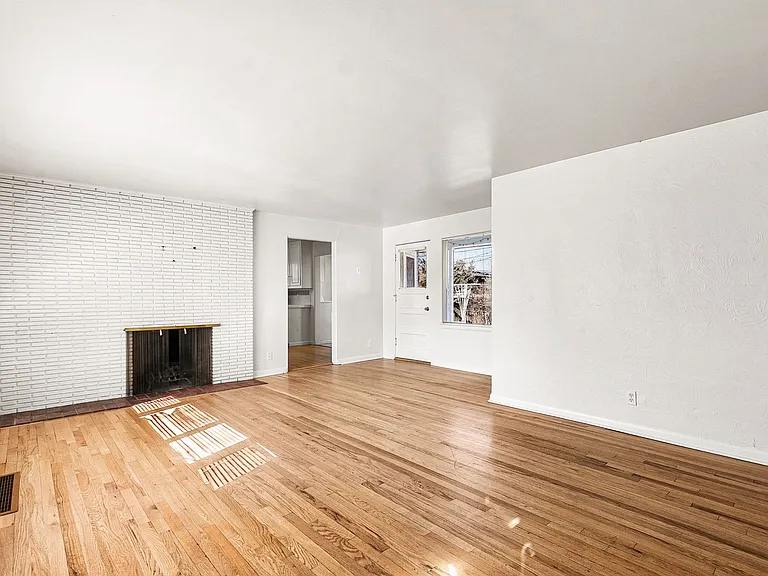 3260 S Bellaire St — Photo 4