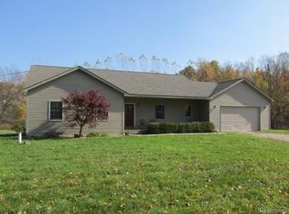 9094 Robb Rd, Fowlerville, MI 48836