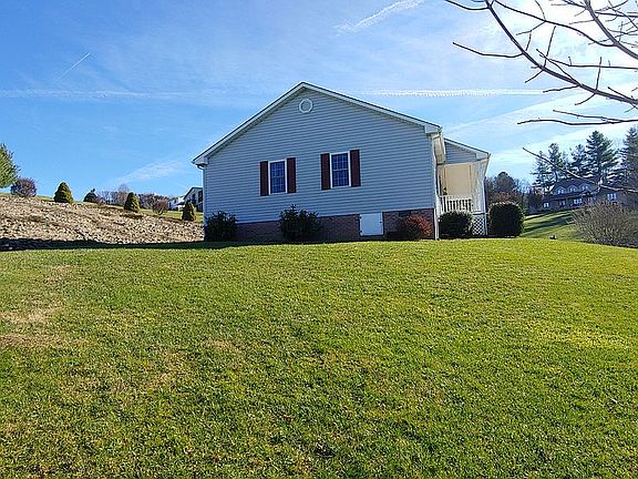 4th image of 306 Fox Run Dr
