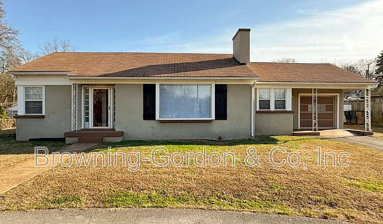 328 E Thompson Ln — Photo 3