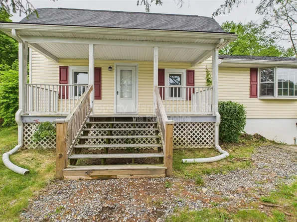 1036 Albemarle Ave, Waynesboro, VA 22980