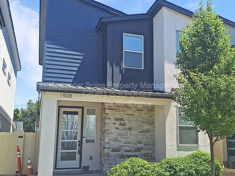 1508 S Oakland Ave — Photo 2