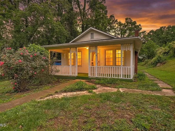 510 Cherokee Dr, Mount Carmel, TN 37645