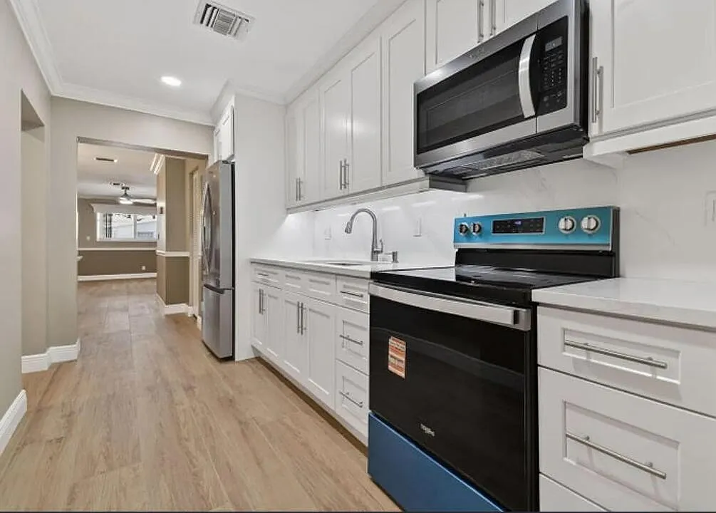 3 bed, 2.0 bath, 2388 sqft, $3,100 — Photo 3
