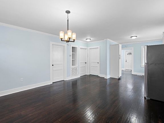3rd image of 429 Woodford Ave