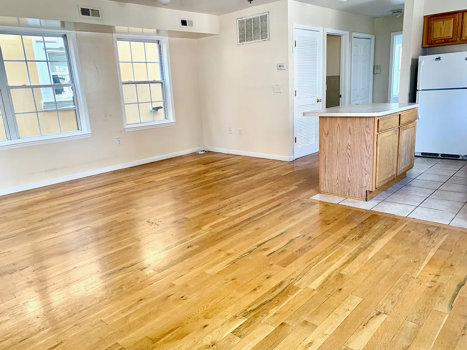 3 bed, 2.5 bath, 1400 sqft, $3,200 — Photo 4