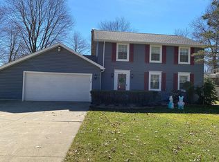 304 Greenbriar Dr, Cortland, OH