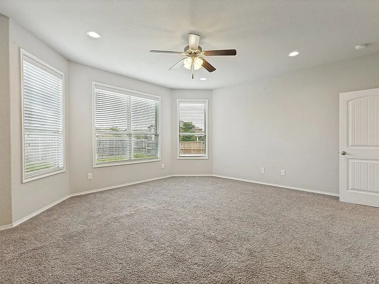 4400 Horsemint Cv — Photo 17