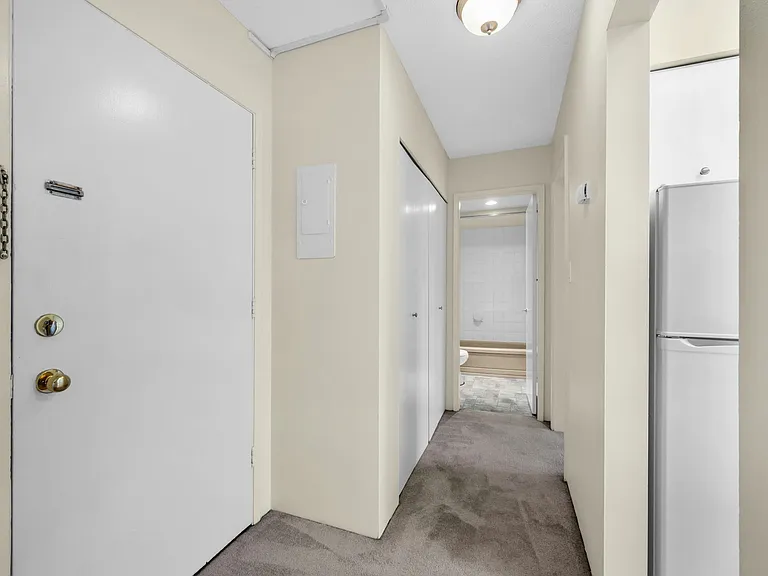 210 W 16th St — Photo 11