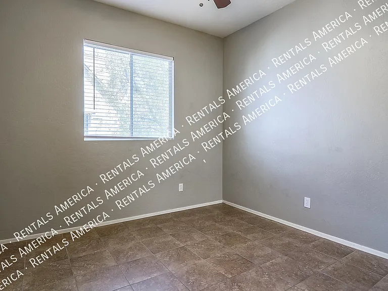 747 N Port Dr — Photo 12